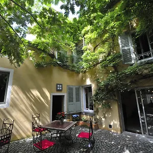 Chambres D'hotes Le Petit Siam : Le Calme En Centre Clermont-Ferrand